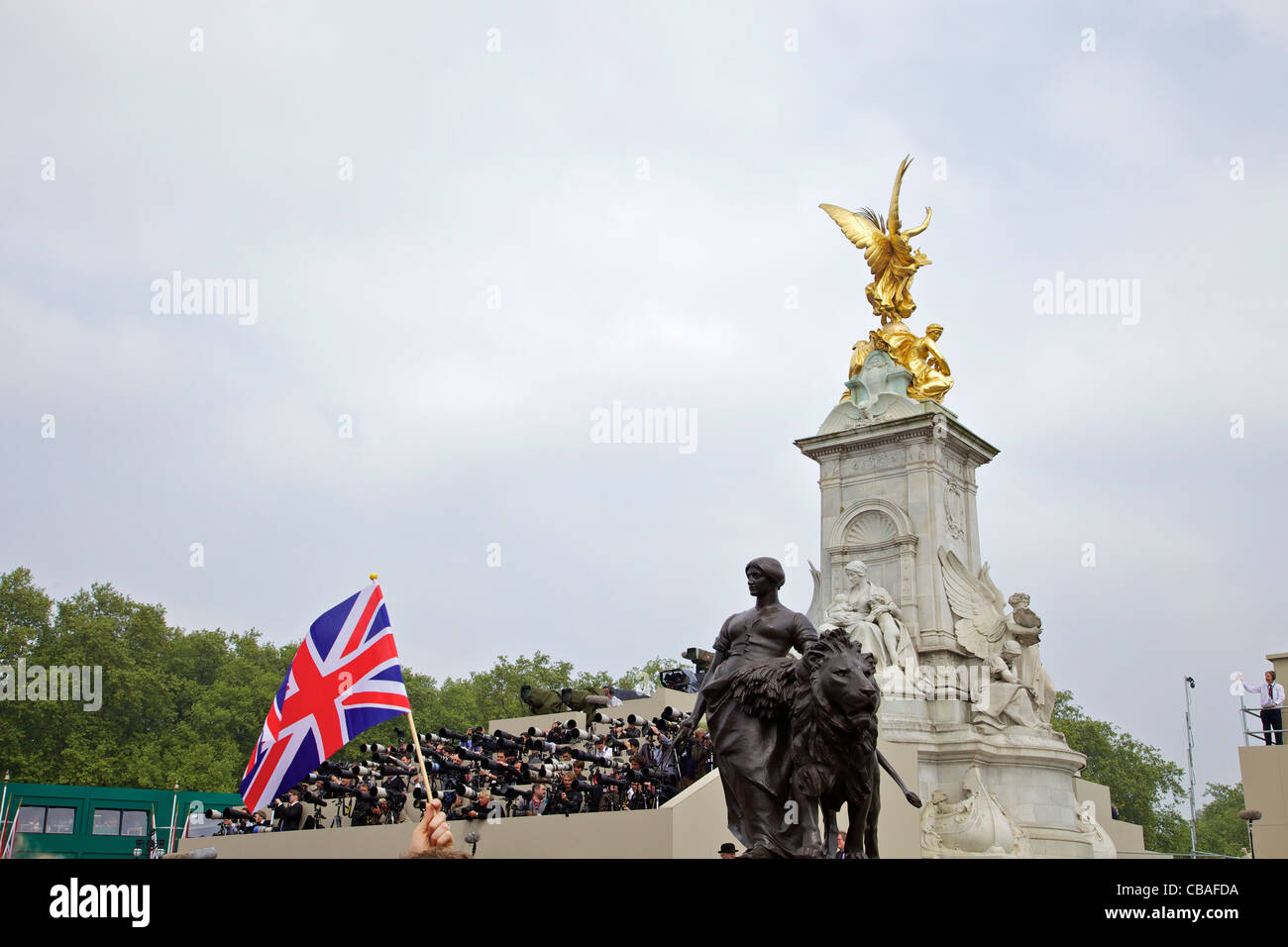 Welt Presse Fotografen Winged Victory Monument vor Buckingham Palast, Prinz William Kate Middleton Hochzeit London Stockfoto