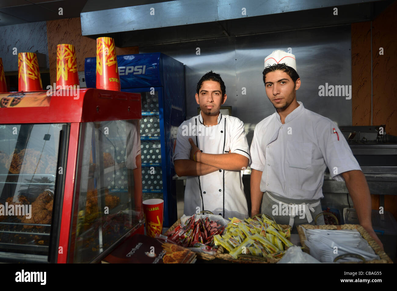 Bagdad, Irak, eine lokale Fast-Food-Restaurant, wo Brathähnchen "Kentucky" erinnert an KFC genannt Stockfoto