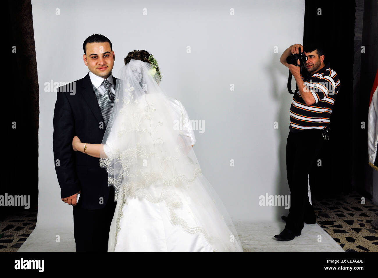 Irak, Baghdad. Bei der Hochzeitsfotograf. Stockfoto