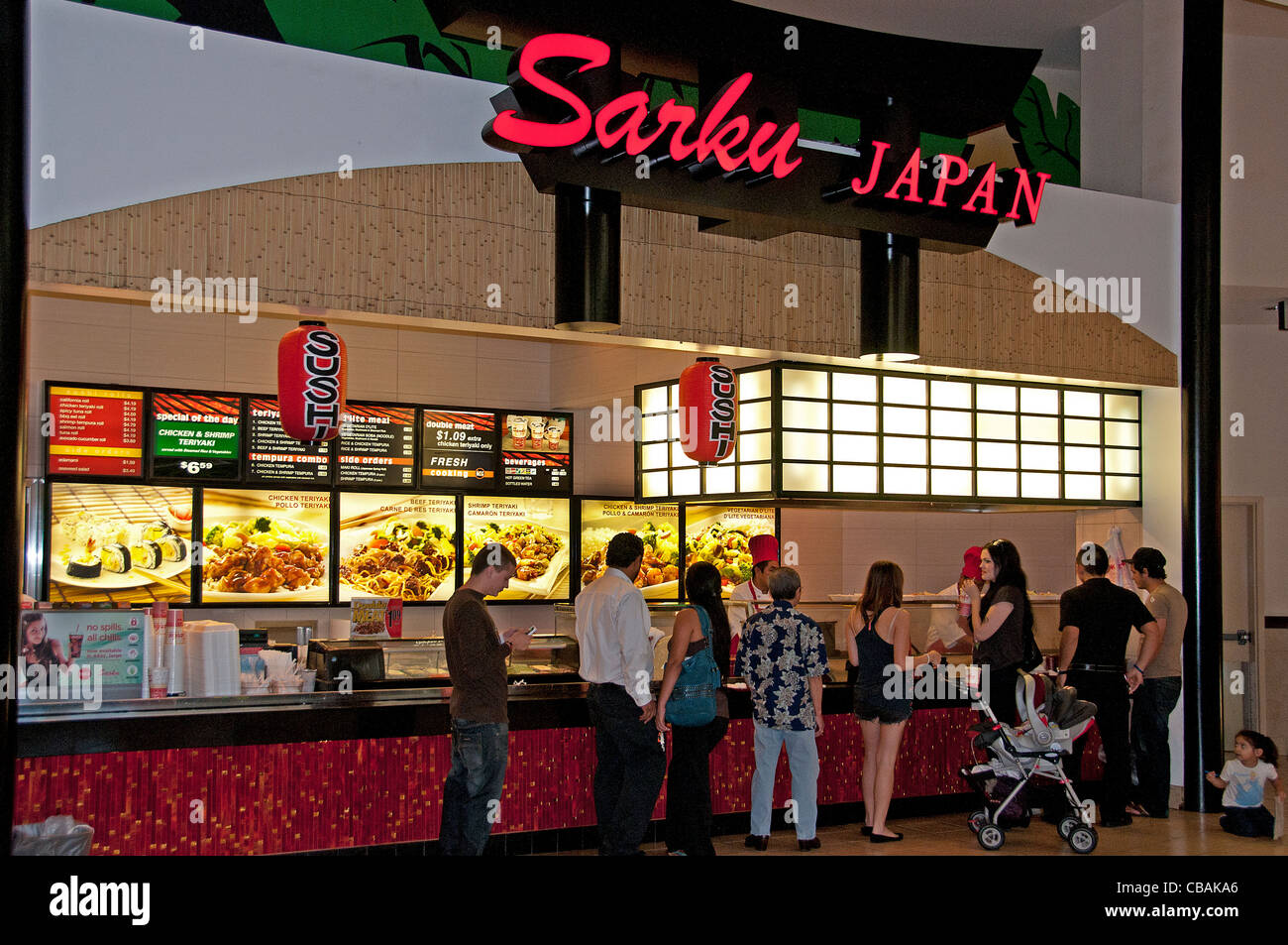 Sarku Japan japanische Sushi Fastfood Einkaufszentrum Food Court Vereinigte Staaten Stockfoto