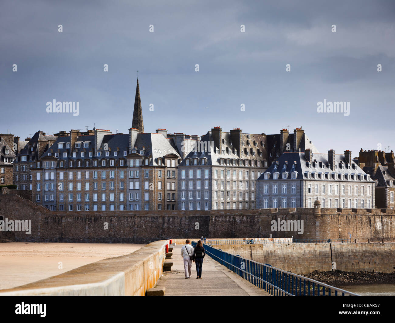 St Malo oder Saint Malo, Bretagne, Frankreich vom Hafen Wände Stockfoto