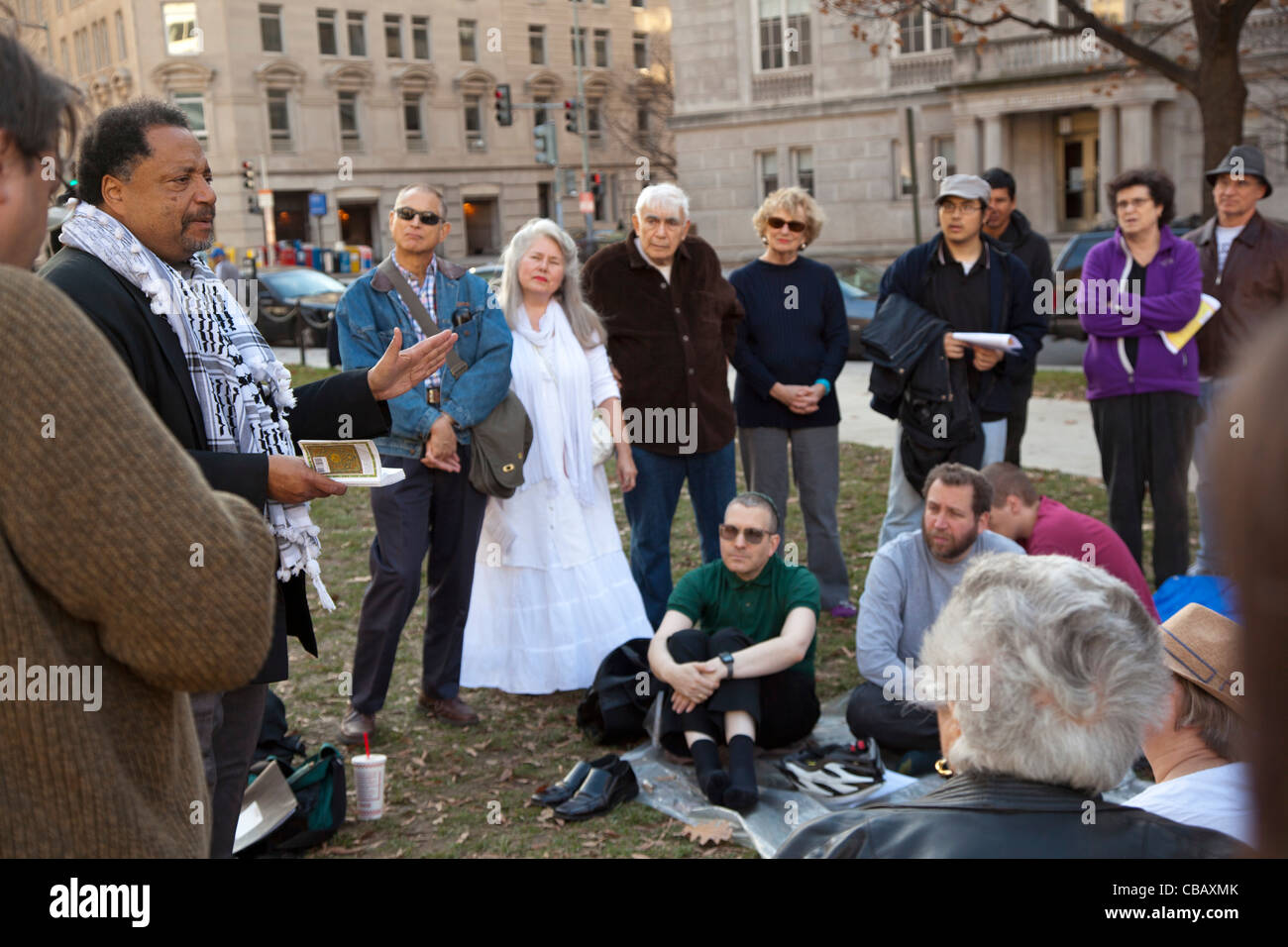 Washington, DC - interreligiöse Aktivisten halten einen Gottesdienst im besetzen DC Camp in McPherson Square. Stockfoto