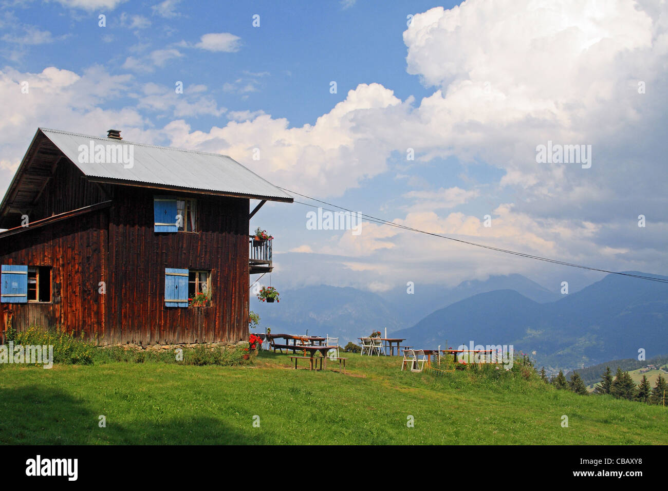 Gebäude in den französischen Alpen, in der Nähe von Megève, Haute-Savoie, Frankreich Stockfoto