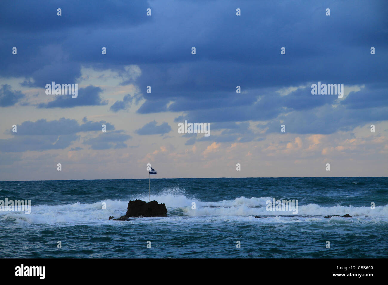 Israel, Tel Aviv-Yafo, Andromeda Felsen am Hafen von Jaffa Stockfoto