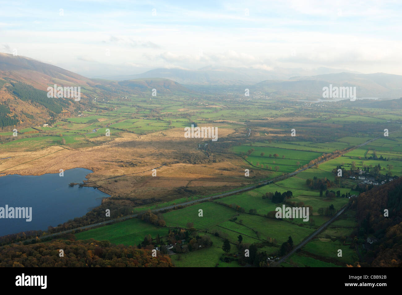 Blick in Richtung Bassenthwaite und Keswick vom oberen Rand Barf im Lake District Stockfoto