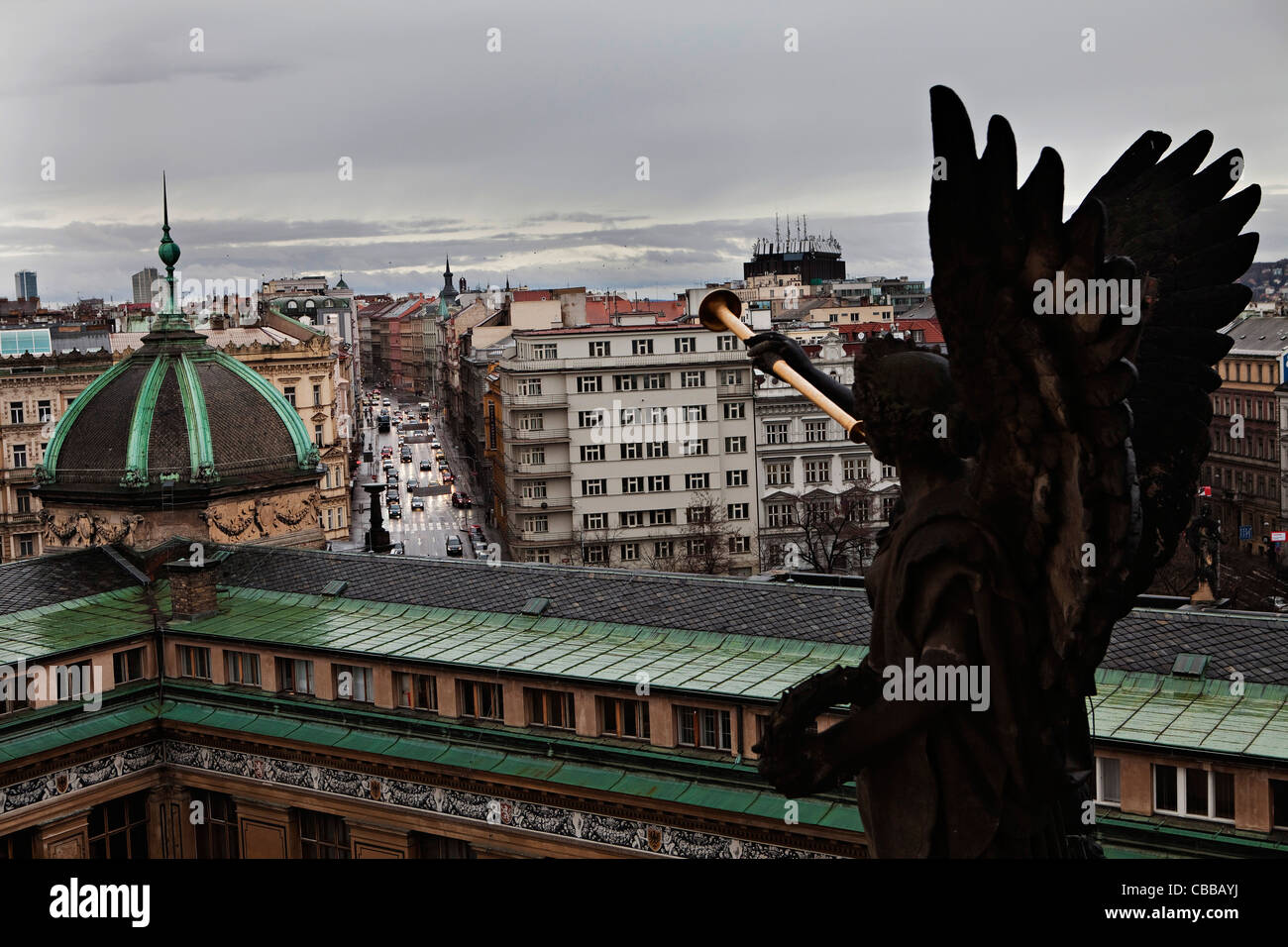 Statue auf dem Dach des Nationalmuseums in Prag, Tschechische Republik, 14. Januar 2011. (CTK Foto/Josef Horazny) Stockfoto