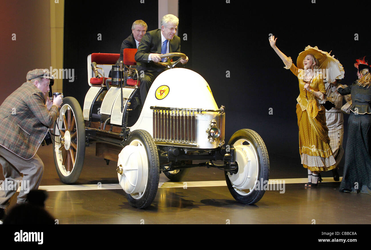 Ein historisches Fahrzeug wurde Porsche bei der Volkswagen Group Night in Genf, Schweiz, am Vorabend des Genfer 2011 vorgestellt. Stockfoto