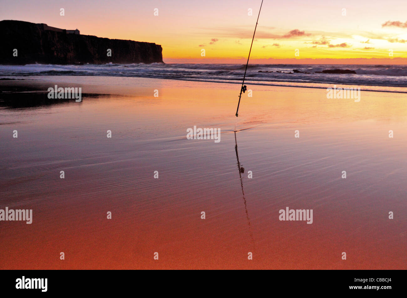 Portugal, Algarve: Sonnenuntergang am Strand Praia Do Tonel in Sagres Stockfoto