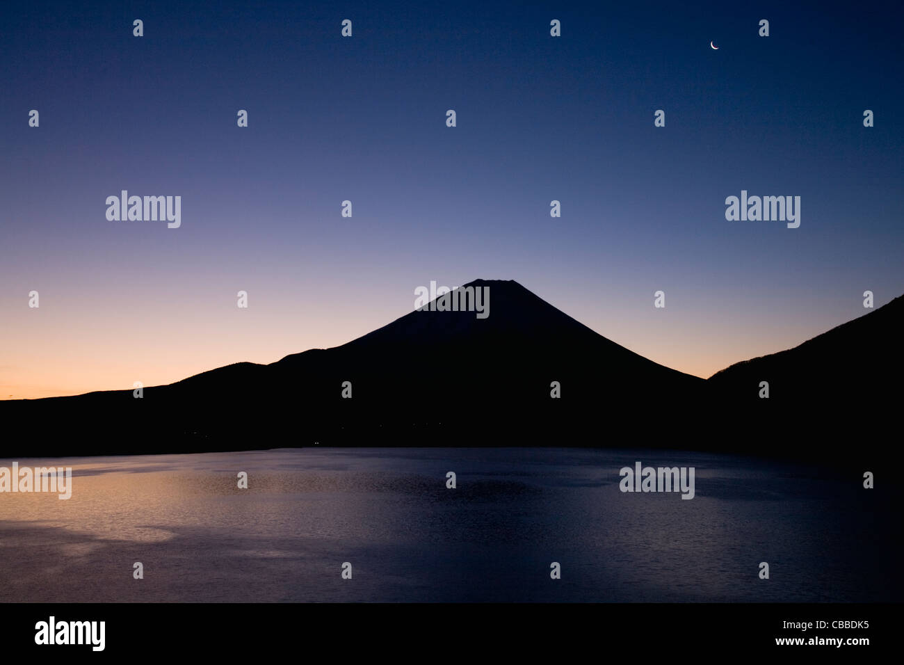 Morgen Blick auf Mount Fuji und Lake Motosu, Fujikawaguchiko, Yamanashi, Japan Stockfoto