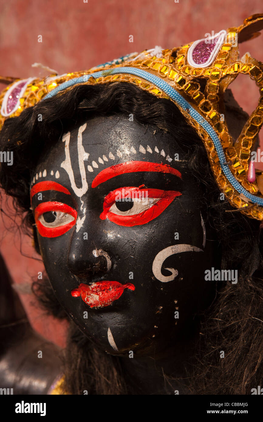 West-Bengalen, Indien, Kalkutta, Babu Ghat am Fluss Hooghly, dekoriert Ton Jagganath Abbildung in hinduistischen frommen Festivals verwendet Stockfoto