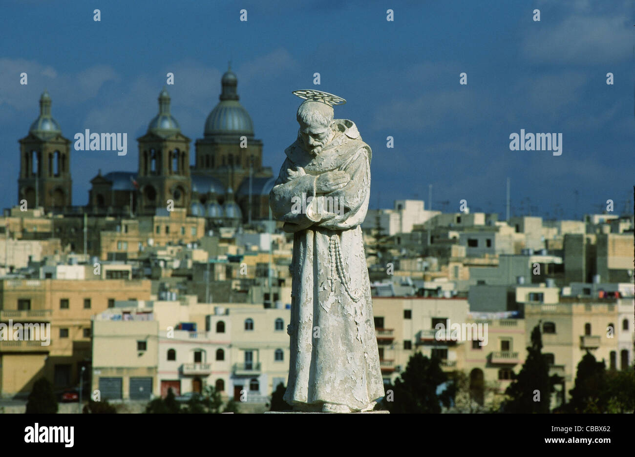 Statue an Addollorata Friedhof, auf Tal-Horr Hill in der Nähe von Paola in Malta gebaut Stockfoto