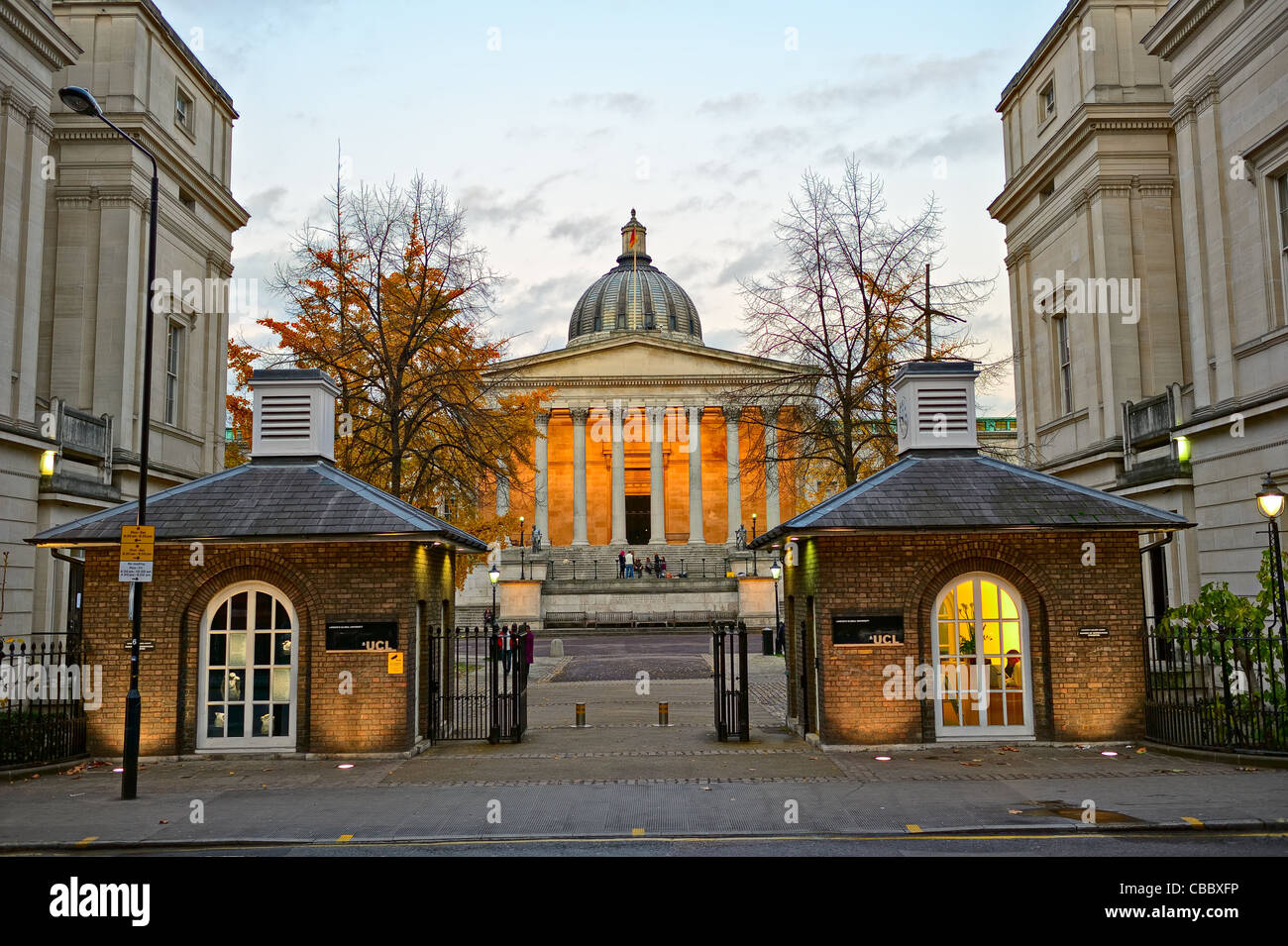 University College London, Bloomsbury Campus, Hauptgebäude (Octagon Building) und vorderen Lodge Stockfoto
