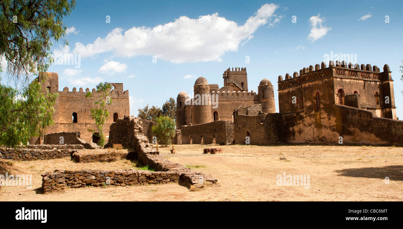 Blick auf den Palast Iyasu I, Fasiladas Palast und die Bibliothek in das königliche Gehege, Gonder, Nord-Äthiopien, Afrika. Stockfoto