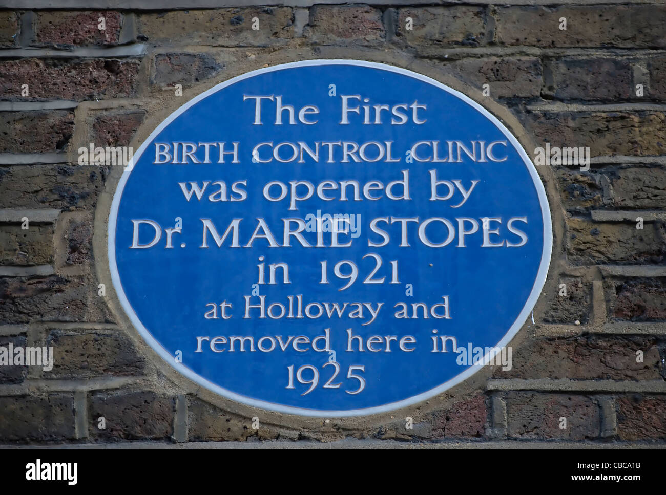 blaue Plakette markiert die erste Marie Stopes Familienplanung Klinik, auf dieser Website im Jahr 1925, London, england Stockfoto