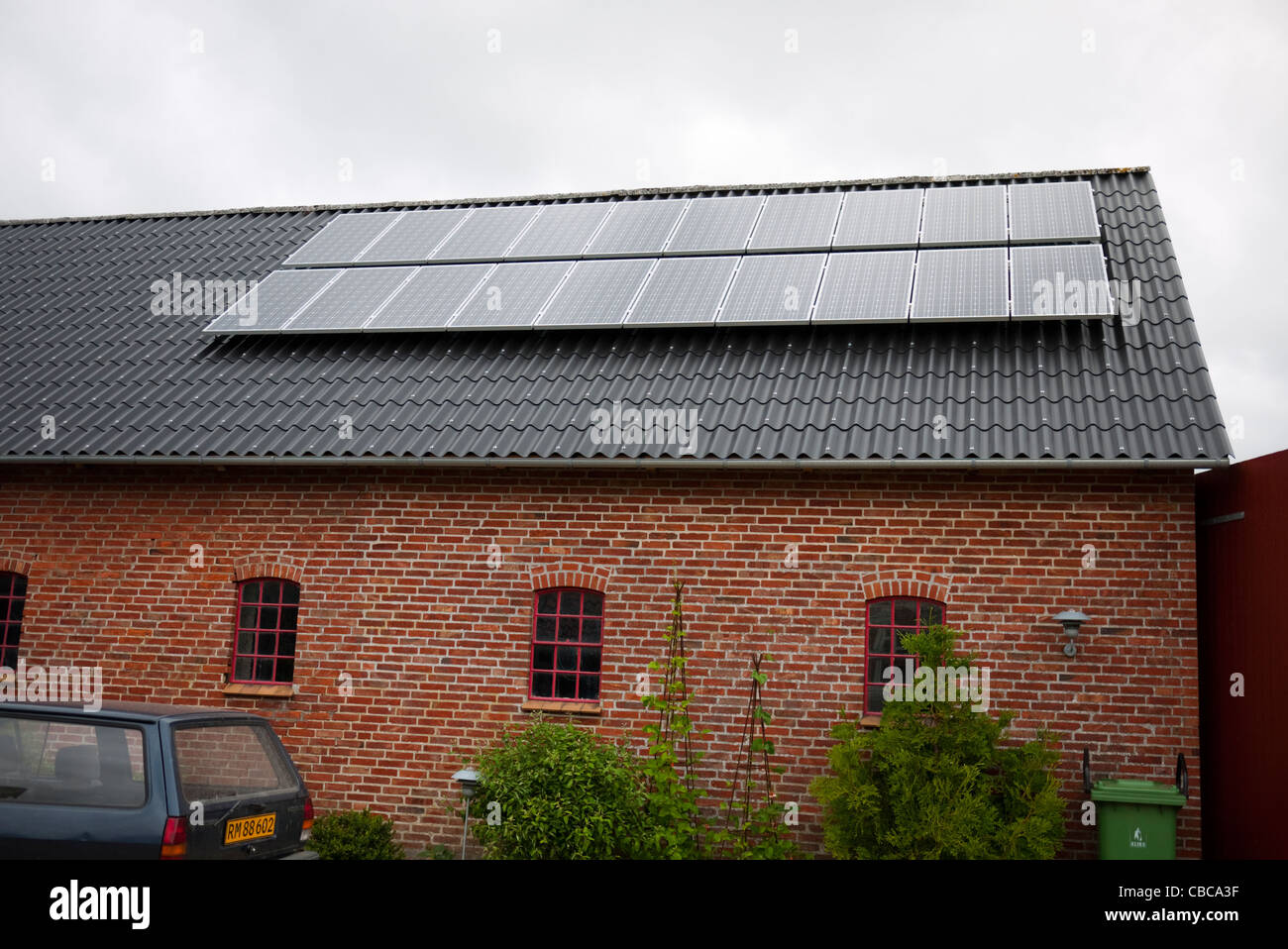 3,8 Kilo Watt PV Anlage auf eigenem Dach Stockfoto