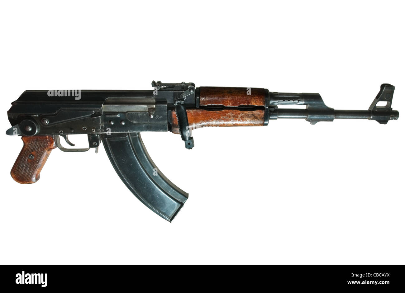 Avtomat Kalashnikova (AK-47 Kalaschnikow) isoliert auf weiss Stockfoto