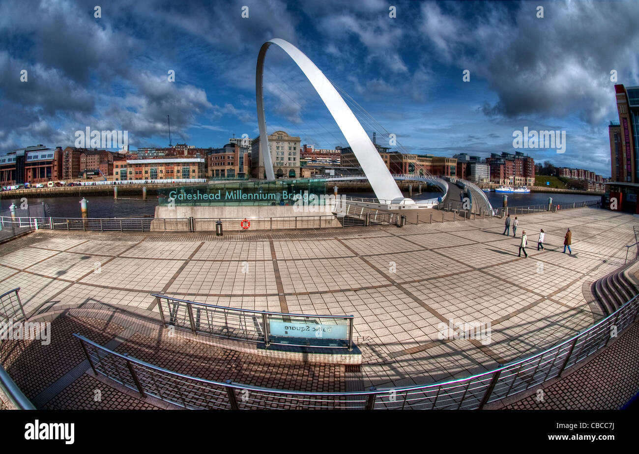 Millennium-Brücke über den Fluss Tyne betrachtet von Gateshead. Stockfoto