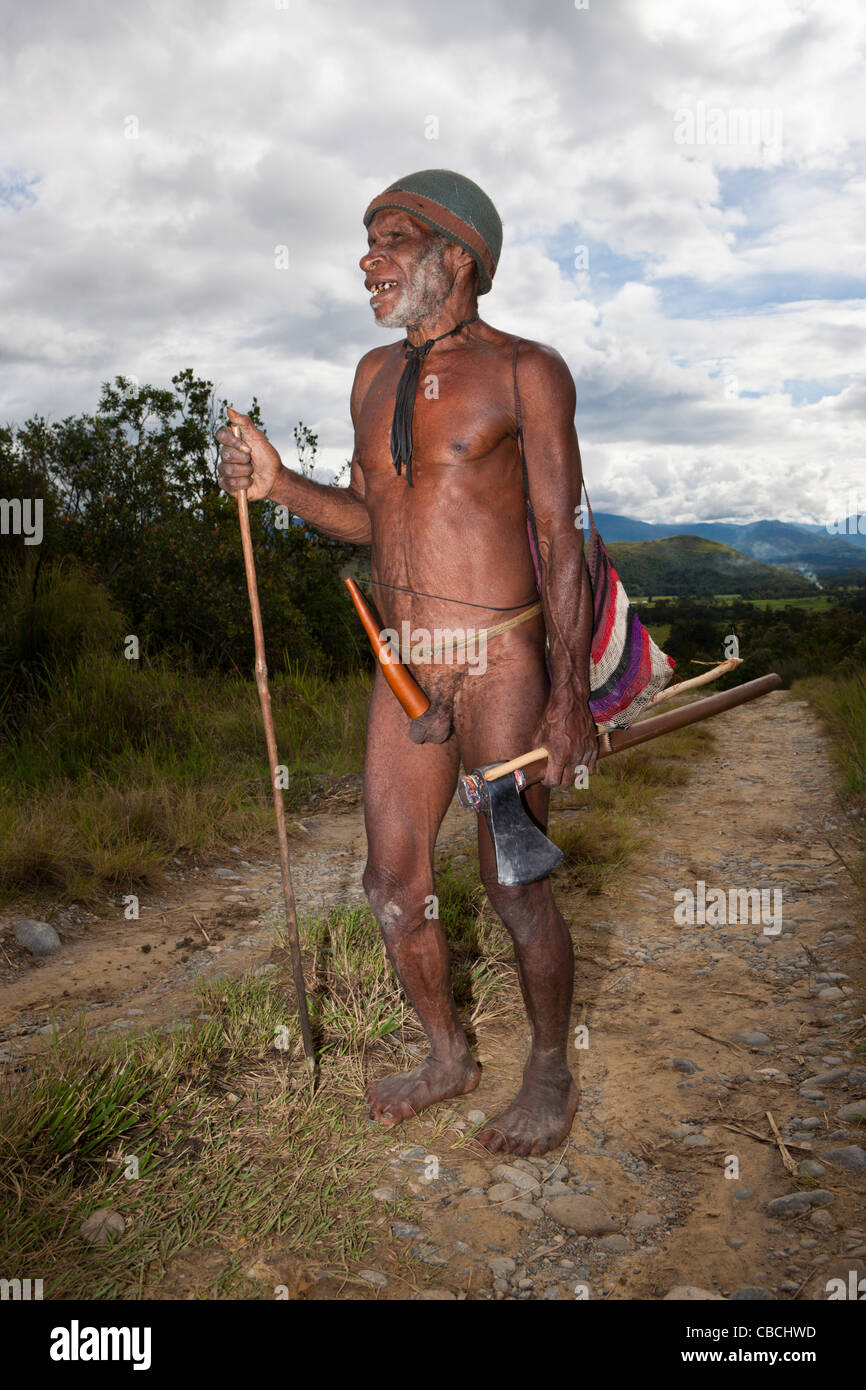 Dani Tribesman tragen Penis Kürbisse, Baliem-Tal, West-Papua, Indonesien  Stockfotografie - Alamy