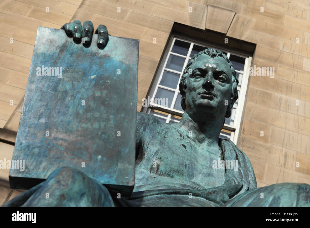 Denkmal für David Hume (1711-1776) auf der Royal Mile in Edinburgh, Schottland (High Street). Stockfoto