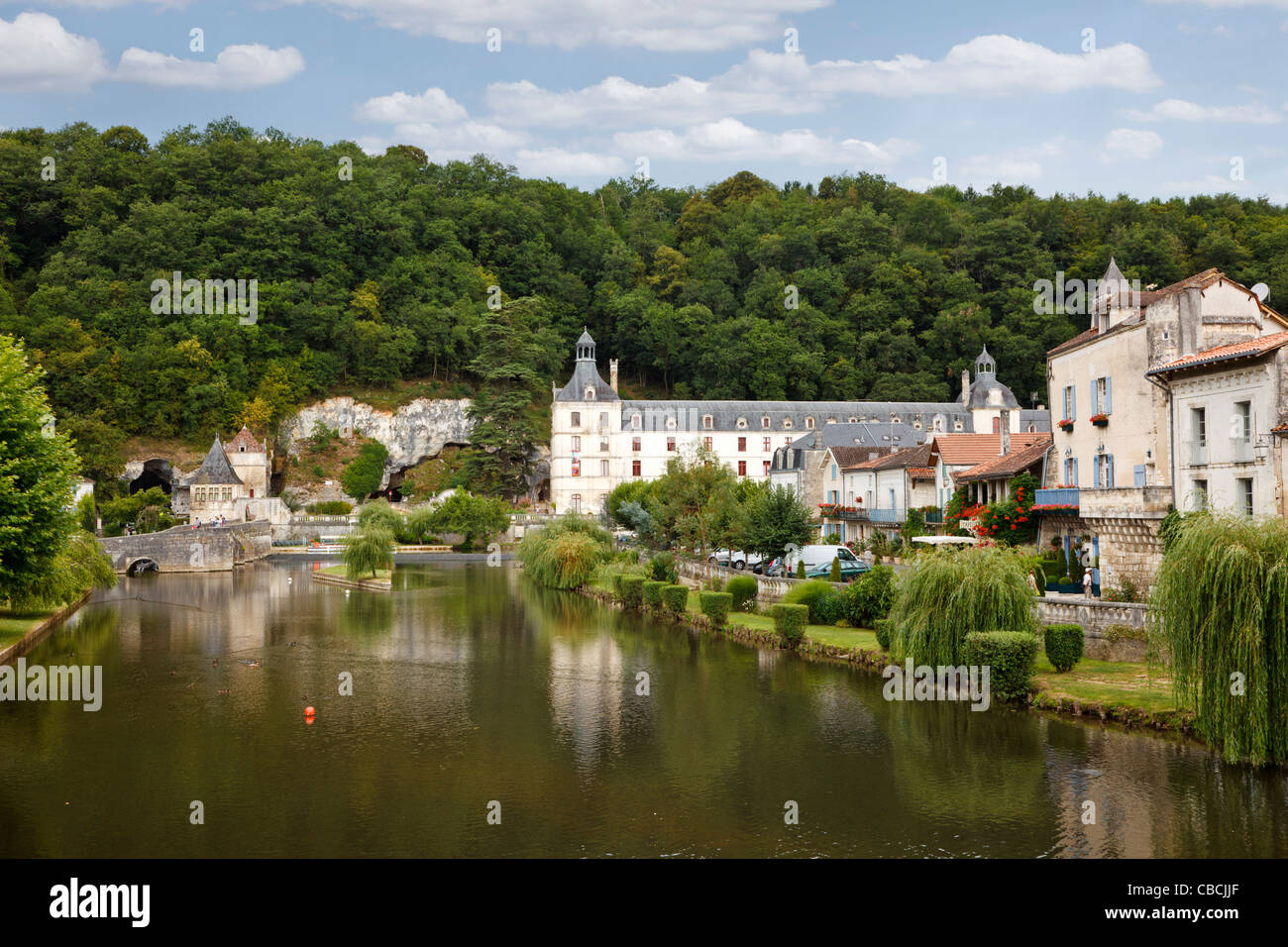 Brantome, Dordogne, Frankreich mit Fluss Dronne und Abtei Stockfoto