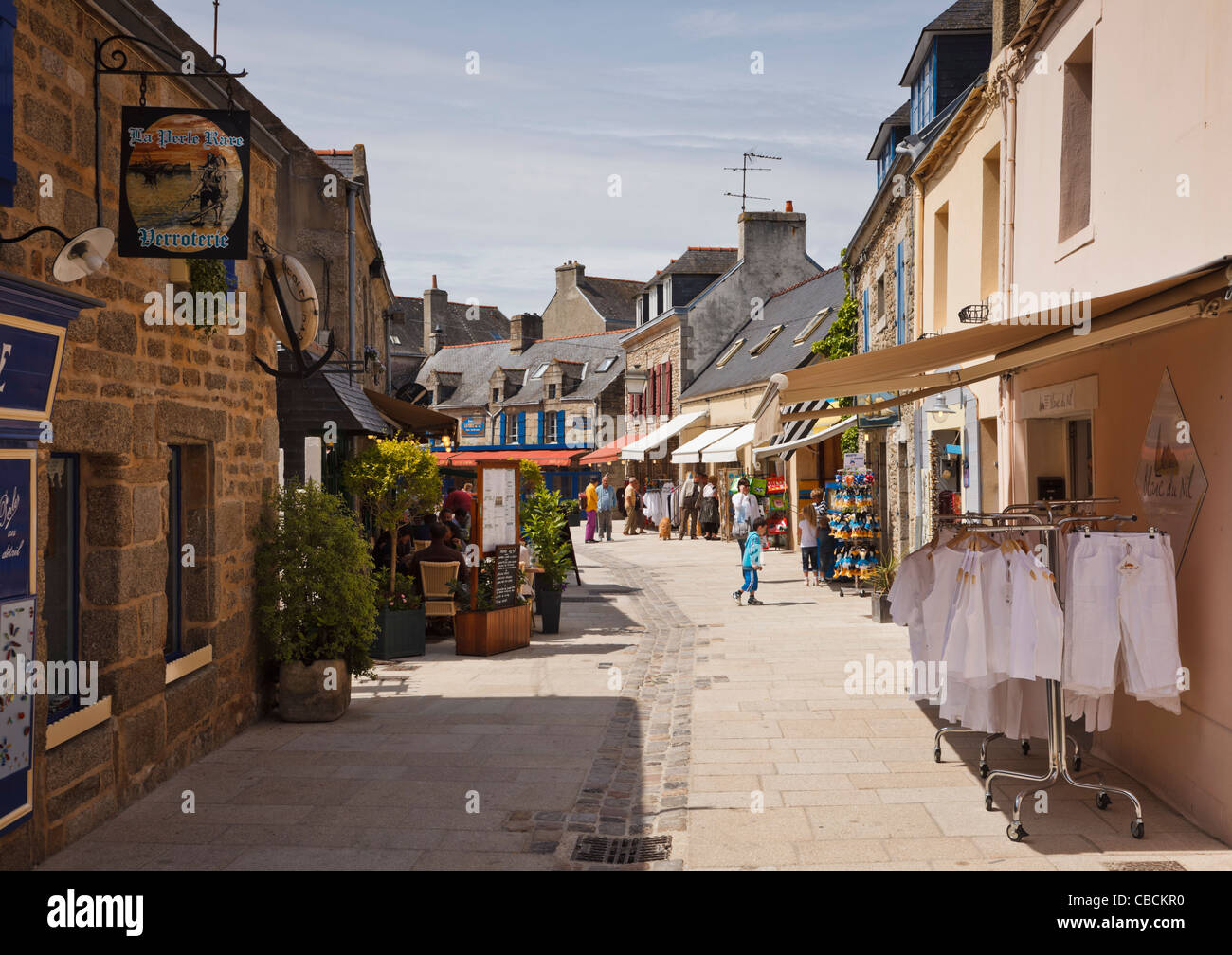 Geschäfte in der Altstadt in Concarneau, Finistere, Bretagne, Frankreich Stockfoto