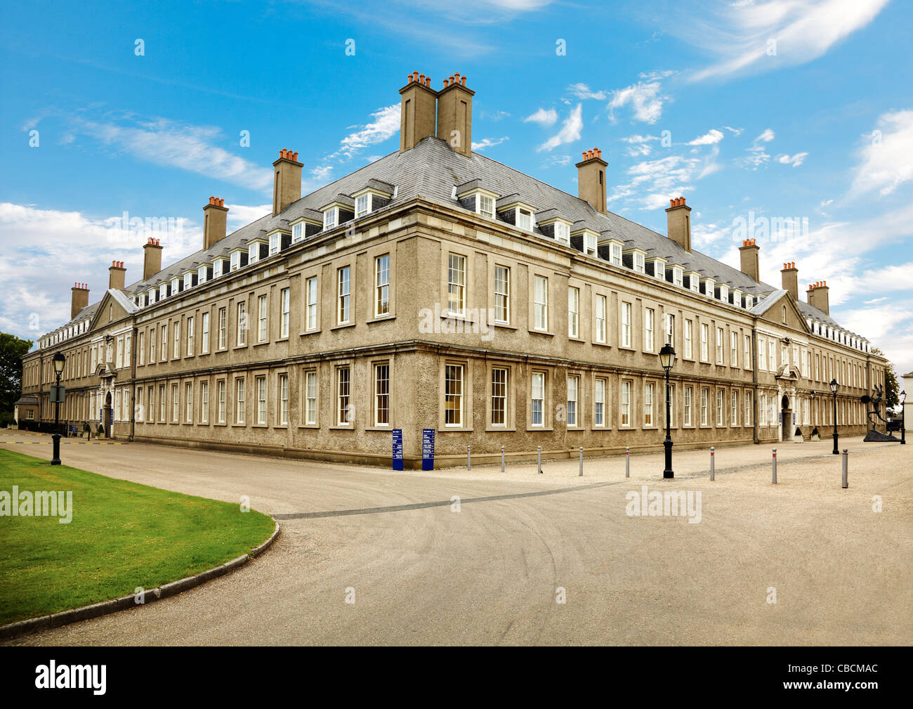 Außenansicht im Irish Museum of Modern Art, Dublin, Irland. Das Gebäude war die ehemalige Royal Hospital Kilmainham. Stockfoto