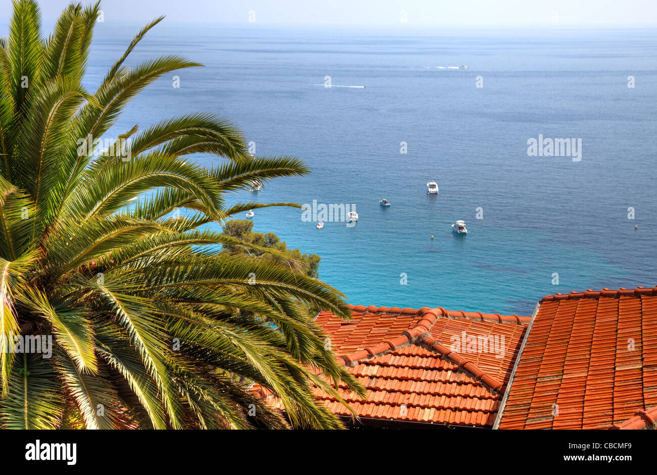 Mittelmeer-Blick vom Berg, Cote d Azur. Stockfoto