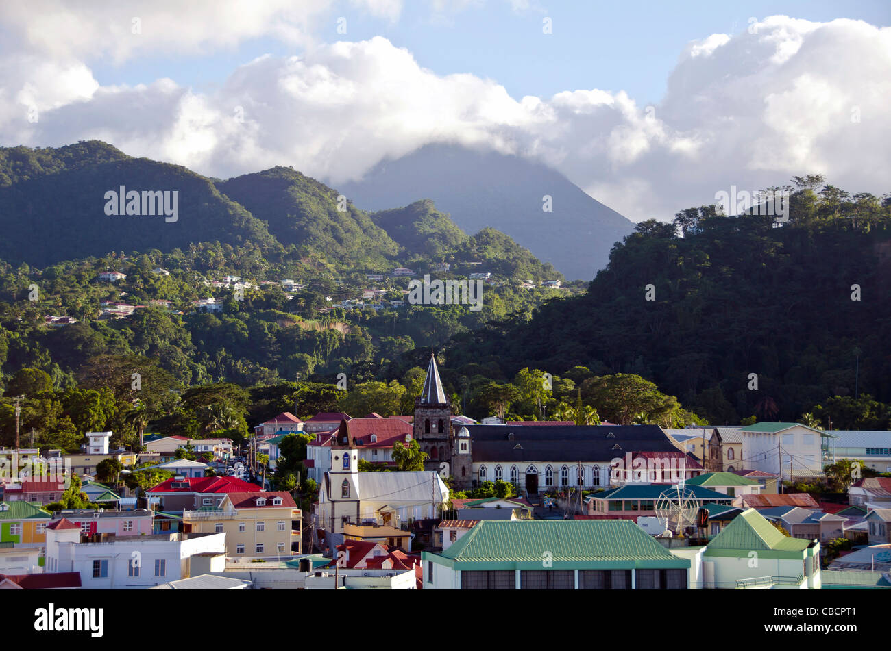 Roseau Dominica über Stadt Übersicht Architektur und Berge Östliche Karibik Stockfoto
