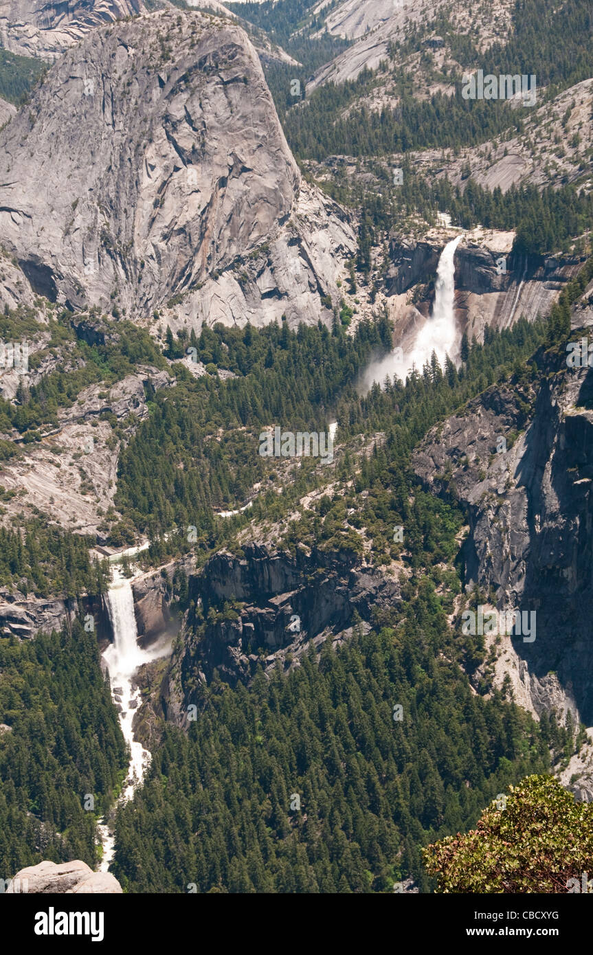 Nevada Falls Vernal Falls vom Glacier Point Wasserfälle im Yosemite-Nationalpark, Kalifornien Stockfoto