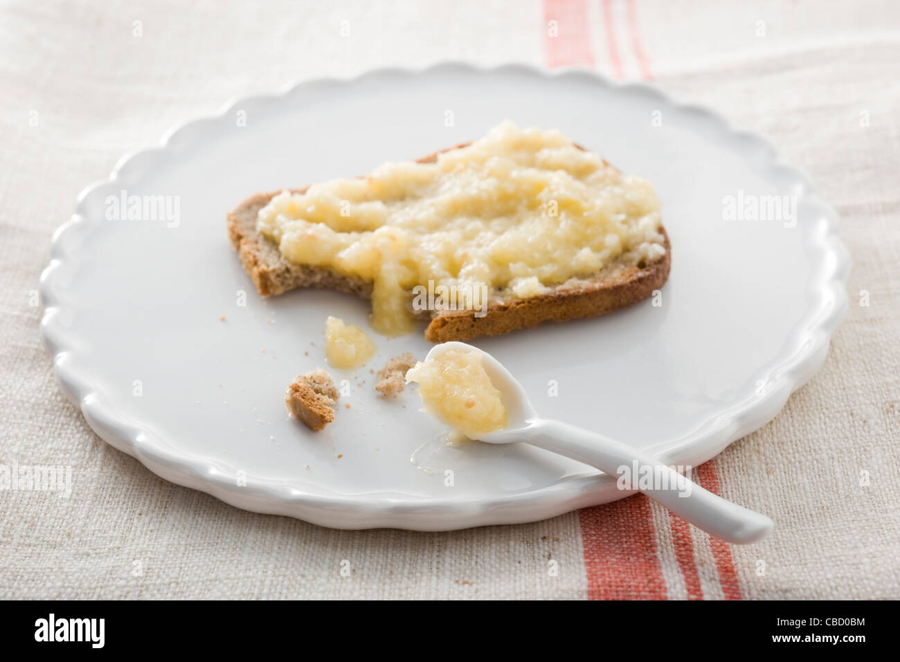 Apfel und Kokos Marmelade auf toast Stockfoto