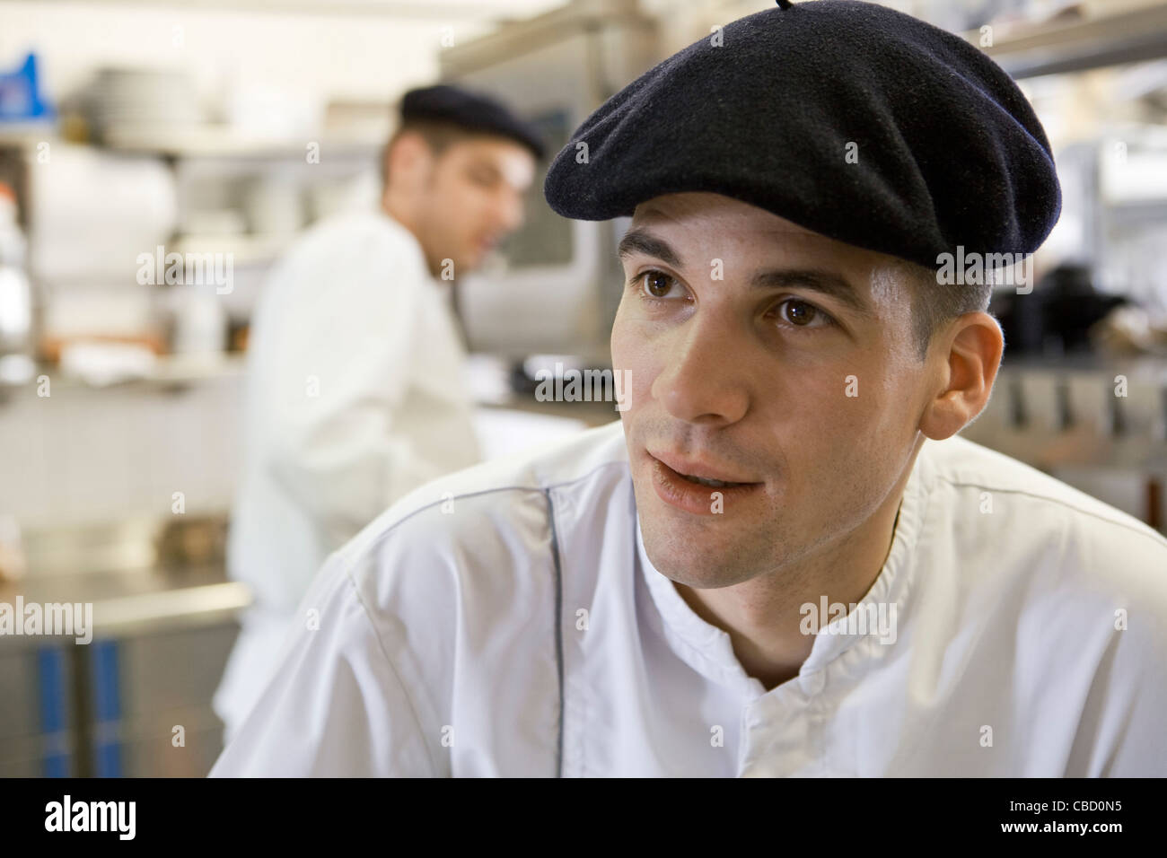 Jungkoch in Großküchen, Porträt Stockfoto