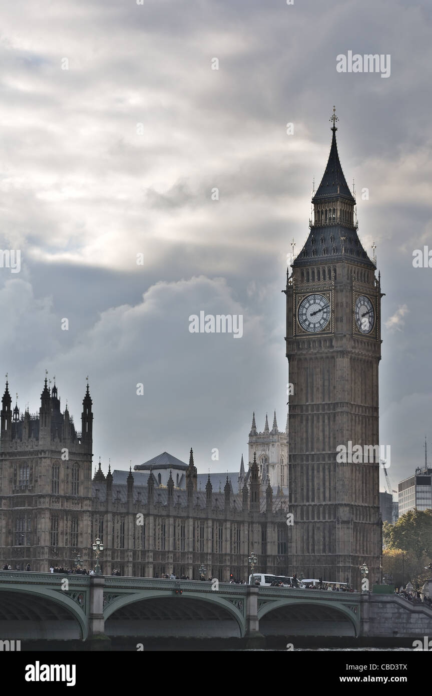 London: klassische Ansicht von den wichtigsten Sehenswürdigkeiten von London - Big Ben, Parlament und Westminster bridge Stockfoto