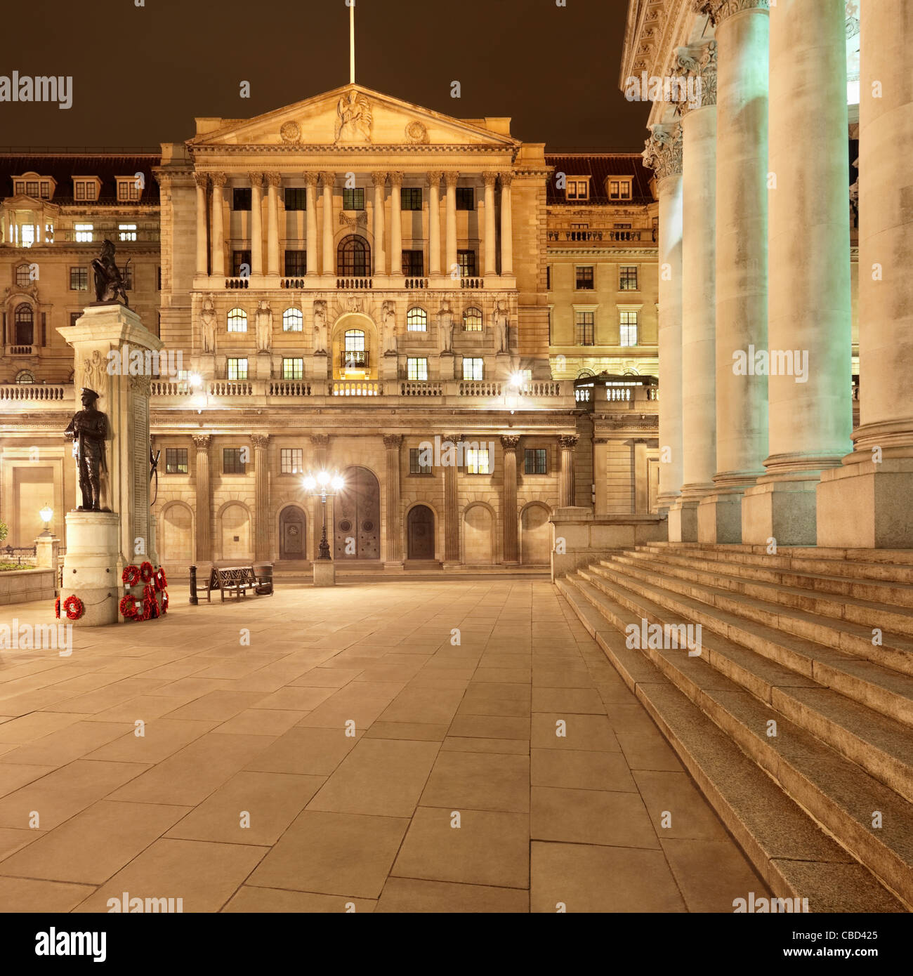 Bank of England nachts beleuchtet Stockfoto