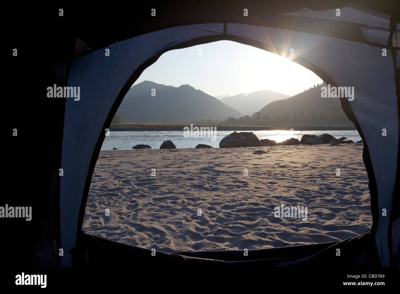 Camping durch den Sun Kosi Fluß am Wildwasser rafting-Tour, Nepal, Asien Stockfoto