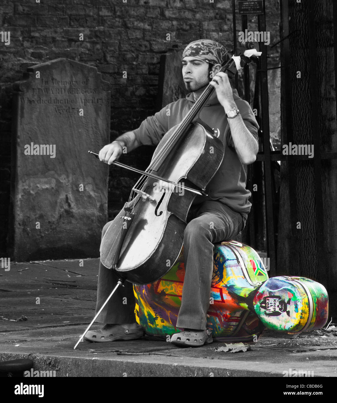 Straße Entertainer mit dem Cellospiel. Stockfoto
