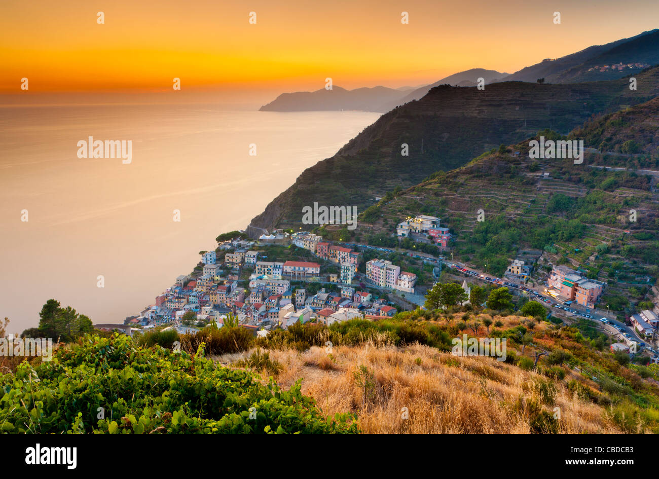 Sonnenuntergang über Riomaggiore, Cinqueterre, Provinz La Spezia, Ligurien, Italien, Europa Stockfoto