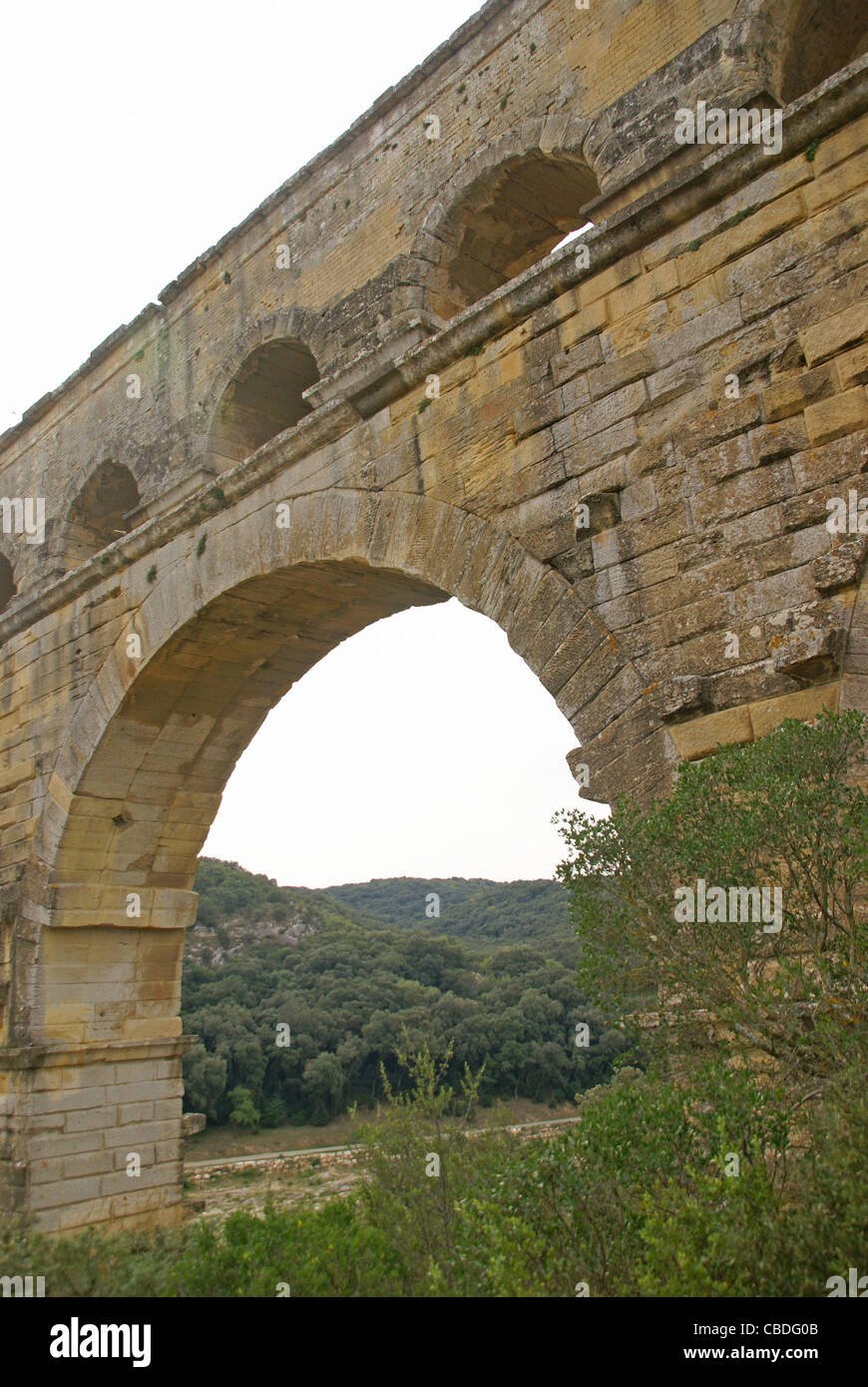 Römischer Aquädukt Pont du Gard und Brücke Pont du Gard, Frankreich Stockfoto