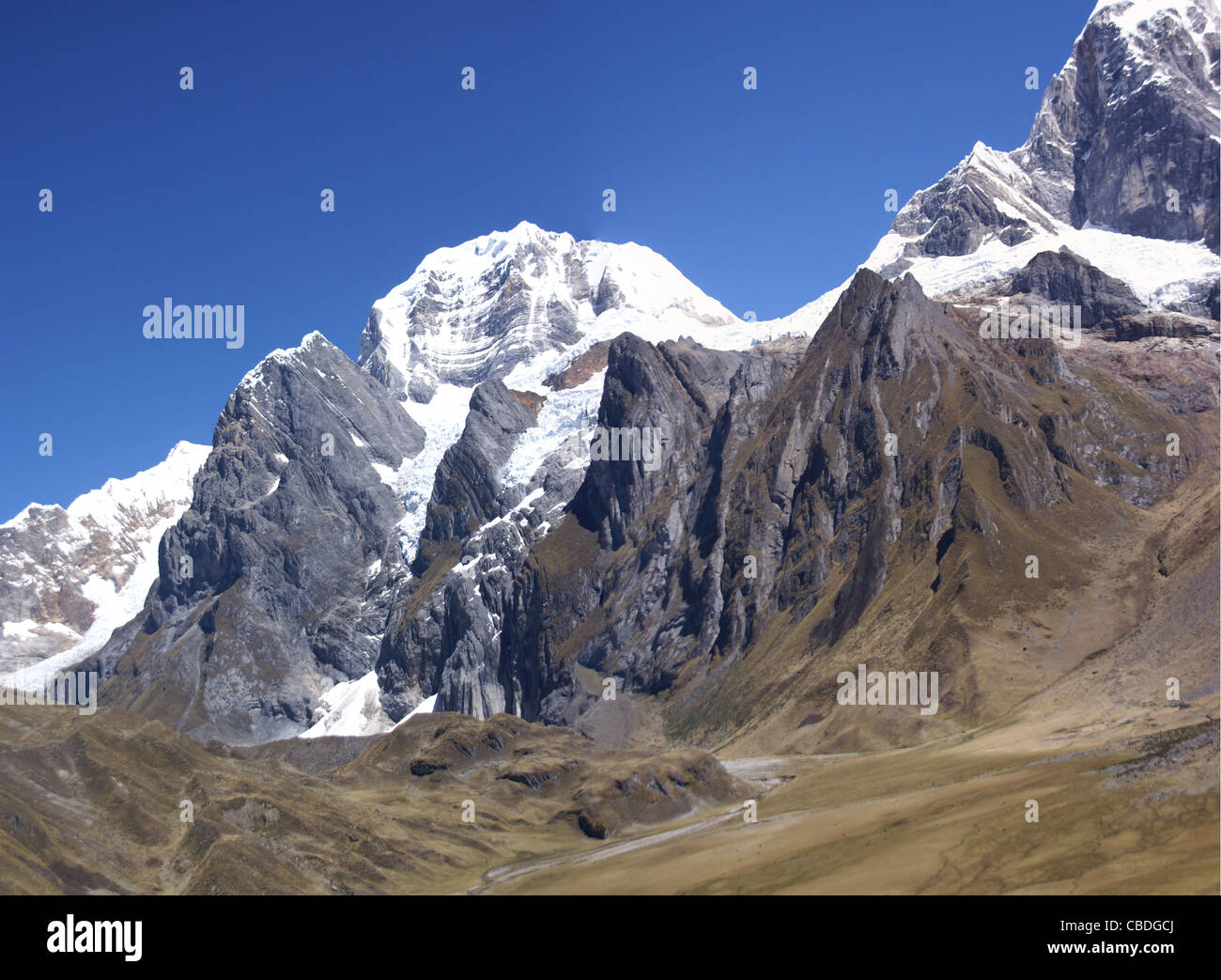 Siula Berg in den Hochanden, Cordillera Huayhuash, Anden, Peru, Südamerika Stockfoto