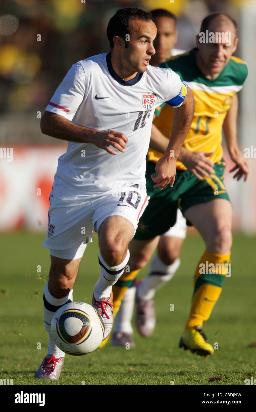 Landon Donovan der USA sucht Raum gegen Australien während einer internationalen Fußball freundlich vor der WM 2010. Stockfoto