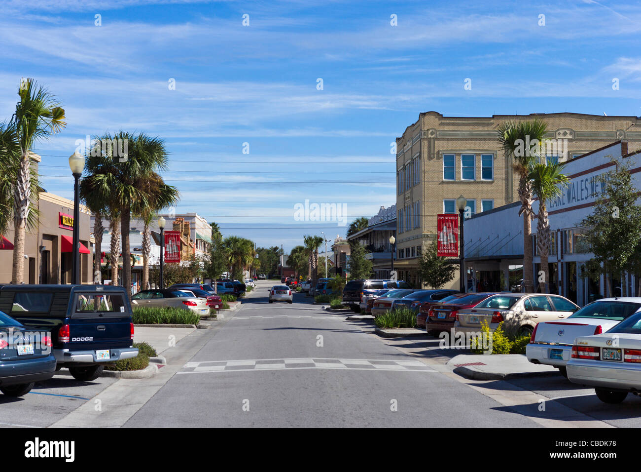 Die Main Street (Stuart Avenue) in der Innenstadt von Lake Wales, eine typische Kleinstadt in Zentral-Florida, USA Stockfoto