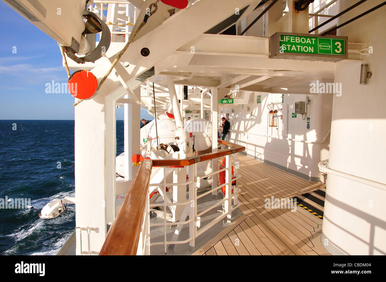 Lido-Deck auf Fred Olsen M.S.Balmoral Kreuzfahrtschiff in Nordsee, Nordeuropa Stockfoto