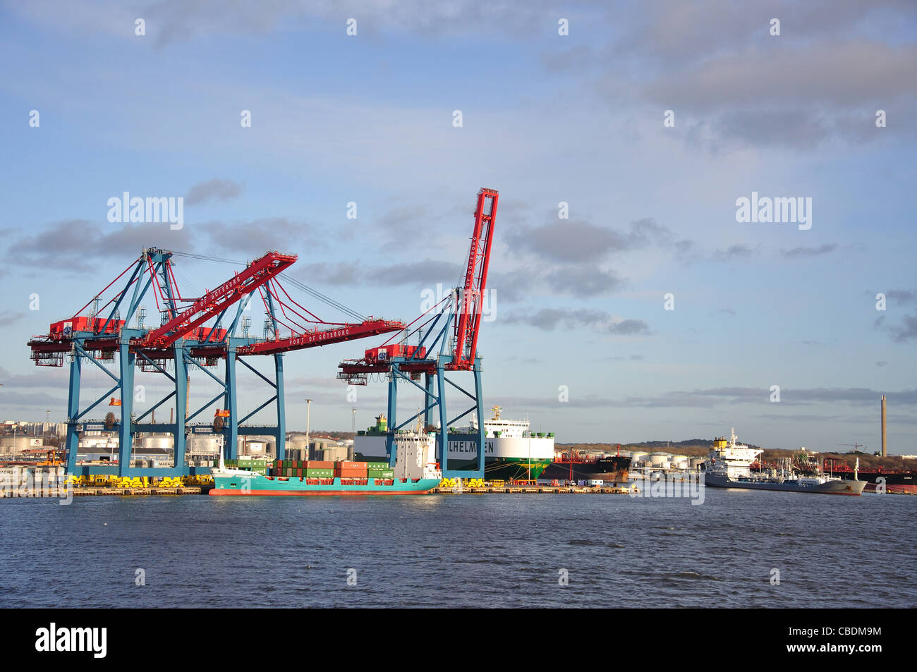 Containerschiff im Containerterminal, Hafen von Göteborg, Göteborg, Västergötland & Bohuslän Provinz, Königreich Schweden Stockfoto