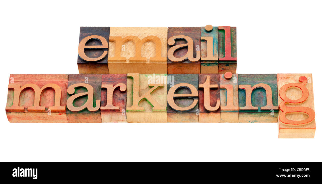 e-Mail-Marketing - Text in Vintage hölzernen Druckstöcken isoliert Stockfoto