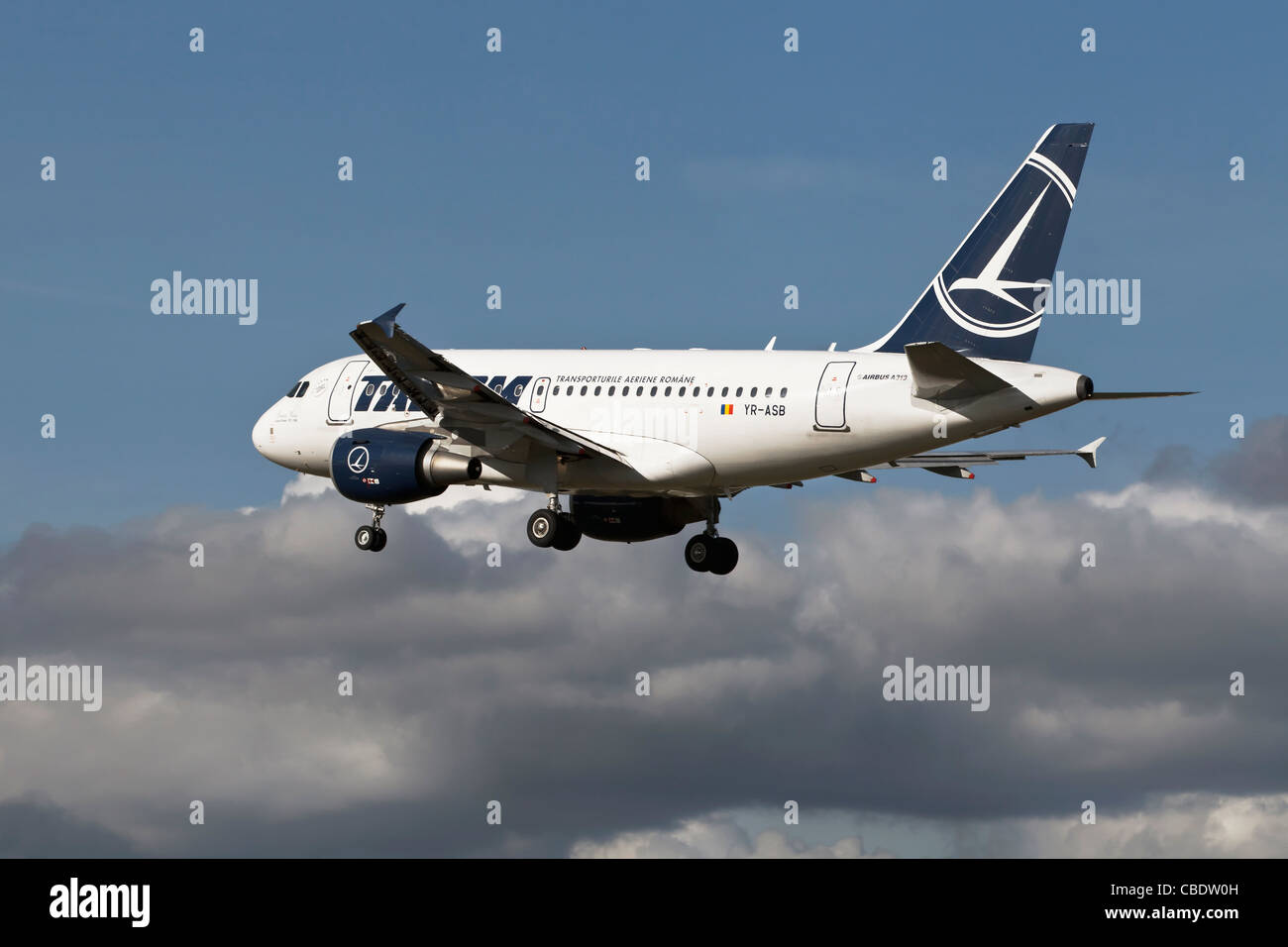 Ein Airbus A319 der rumänischen Fluggesellschaft TAROM Stockfoto