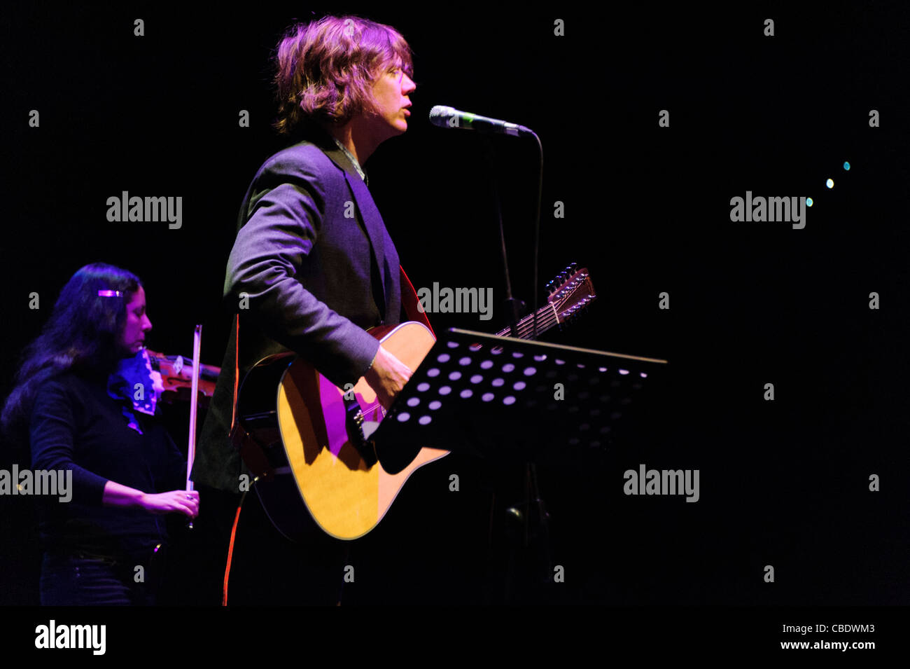 Thurston Moore von Sonic Youth führt in Rom während abgebrochen-Gedanken-Solo-Tournee. Stockfoto