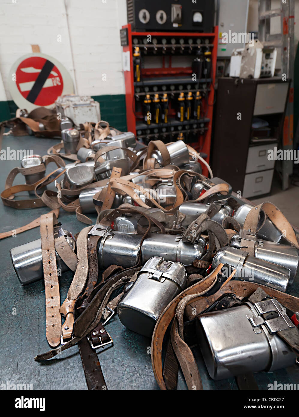 Gas-Sicherheits-Atemausrüstung in Zeche Big Pit Blaenavon Wales UK Stockfoto
