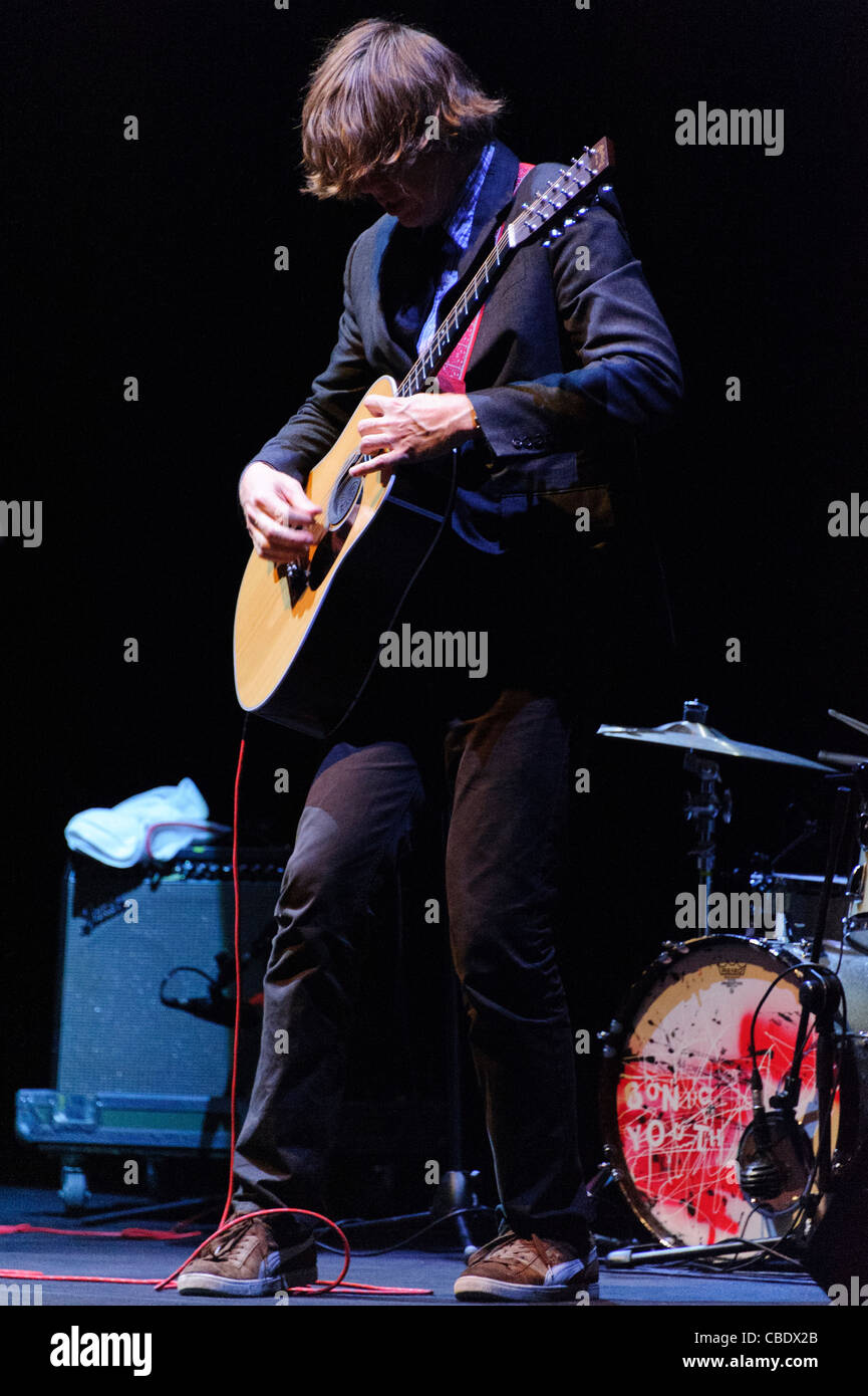 Thurston Moore von Sonic Youth führt in Rom während abgebrochen-Gedanken-Solo-Tournee. Stockfoto