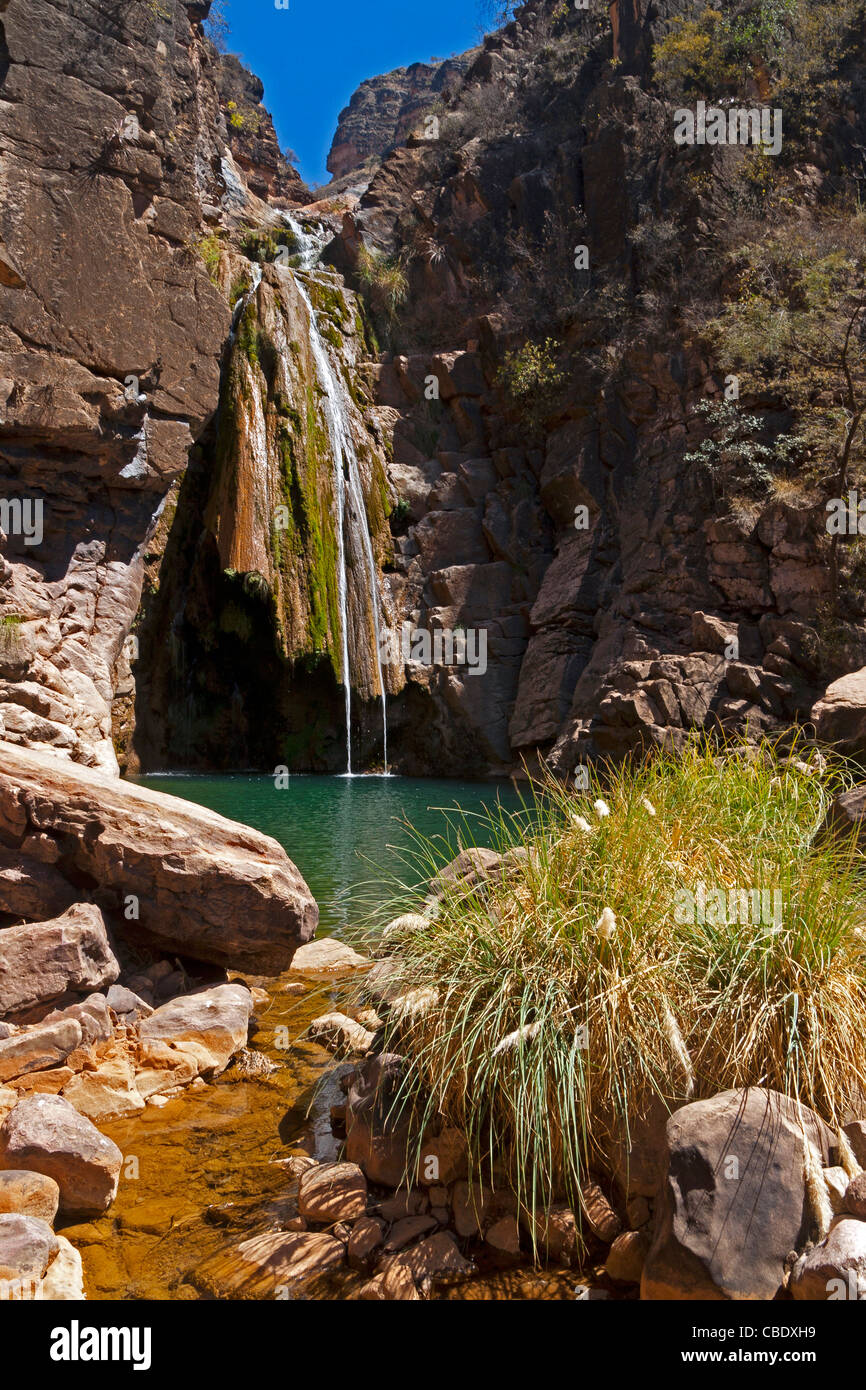 Schöne versteckte Wasserfälle im Nationalpark Torotoro in Bolivien Stockfoto