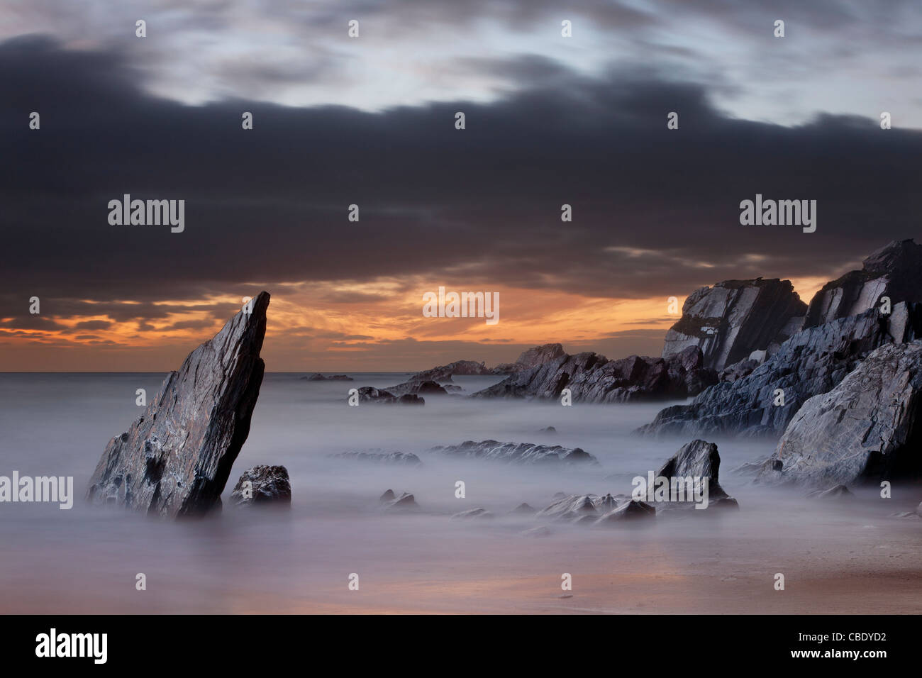 Felsenküste am Ayrmer Cove in Devon Stockfoto