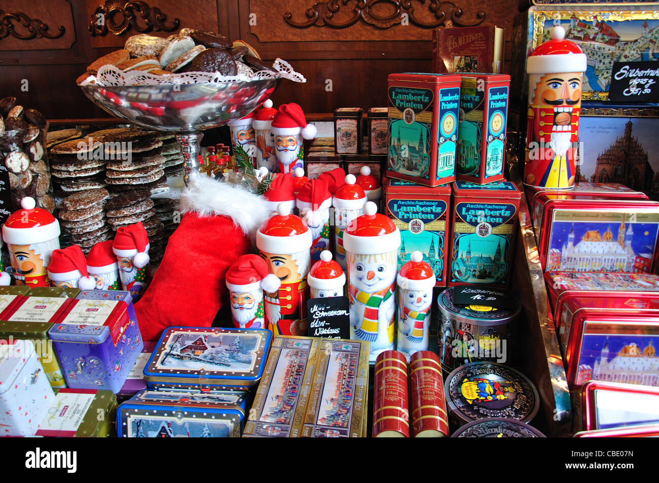 Konditorei Stand auf dem Weihnachtsmarkt, Rathausplatz, Hamburg, Metropolregion Hamburg, Bundesrepublik Deutschland Stockfoto